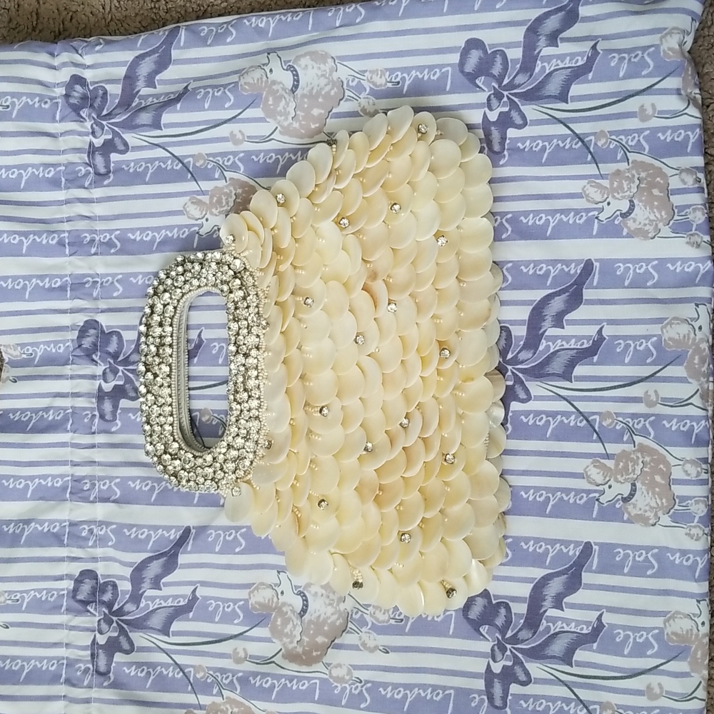 NWOT London Sole Shell & Rhinestone Purse.